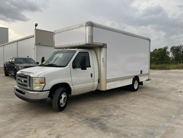 Used 2010 17 ' Box Truck for sale