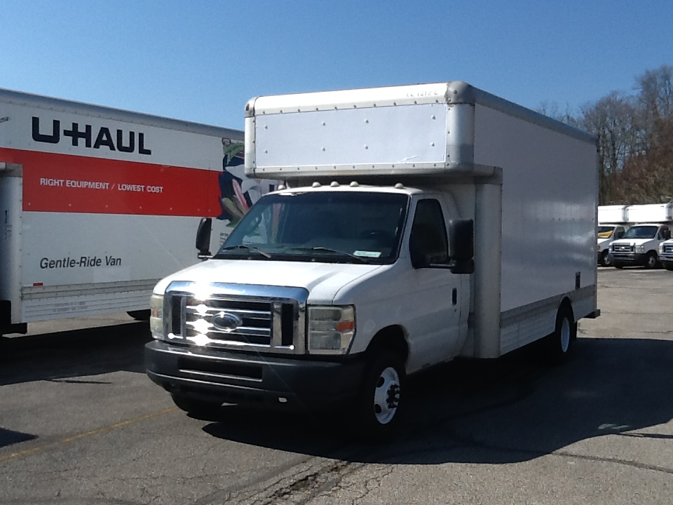 Camion usagé avec fourgon 2009 17 pi à vendre