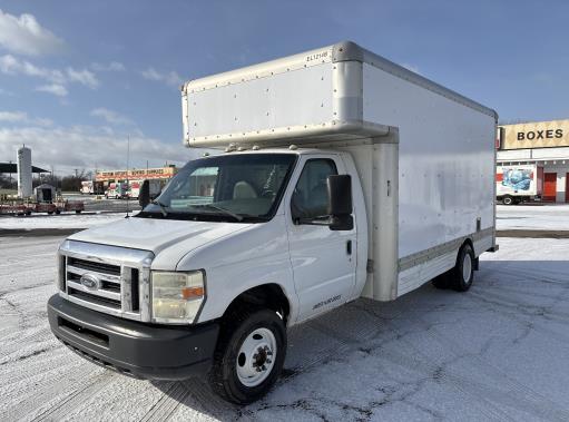 Camion usagé avec fourgon 2008 17 pi à vendre