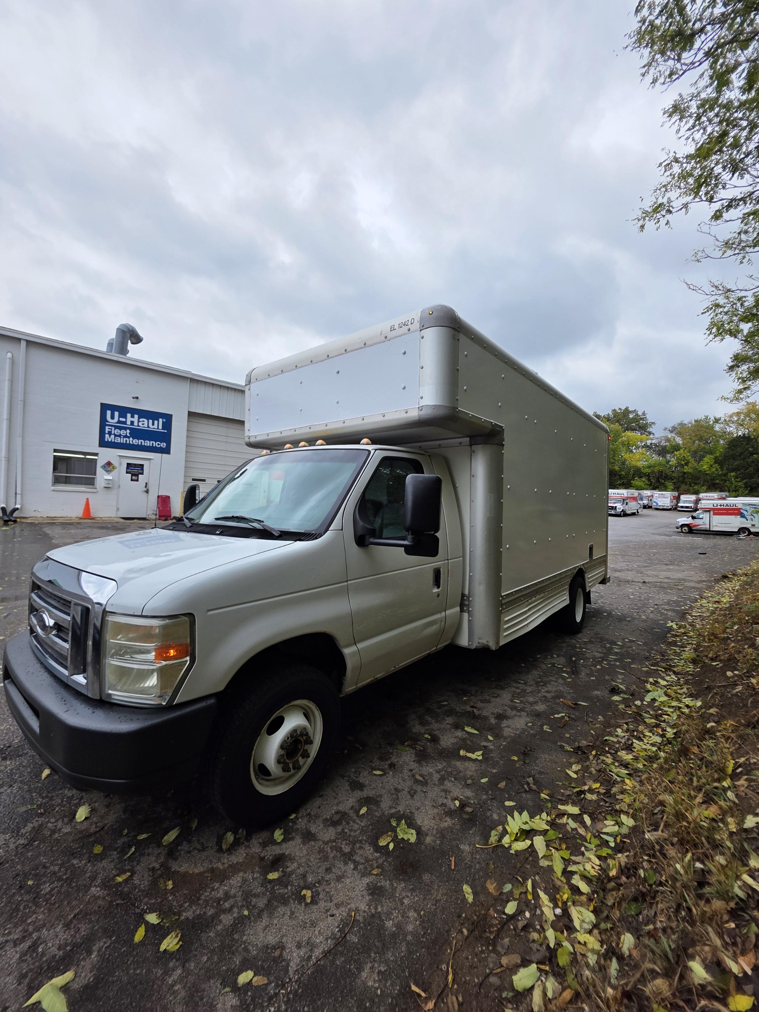 Used 2010 17 ' Box Truck for sale