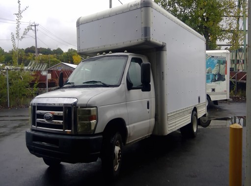 Camion usagé avec fourgon 2010 17&nbsp;pi à vendre