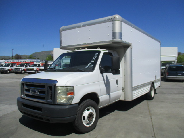Camión con caja de 200817 ft usado a la venta