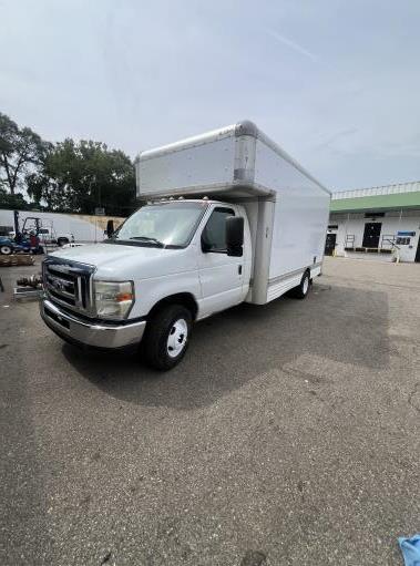Used 2009 17 ' Box Truck for sale