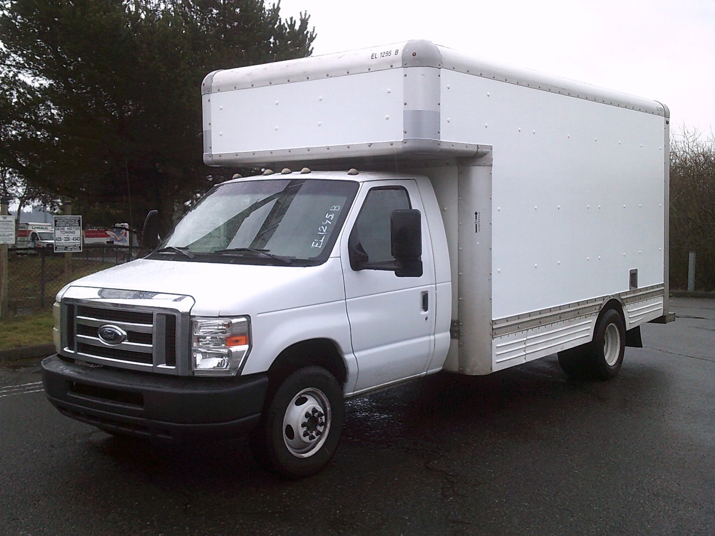 Camion usagé avec fourgon 2008 17 pi à vendre