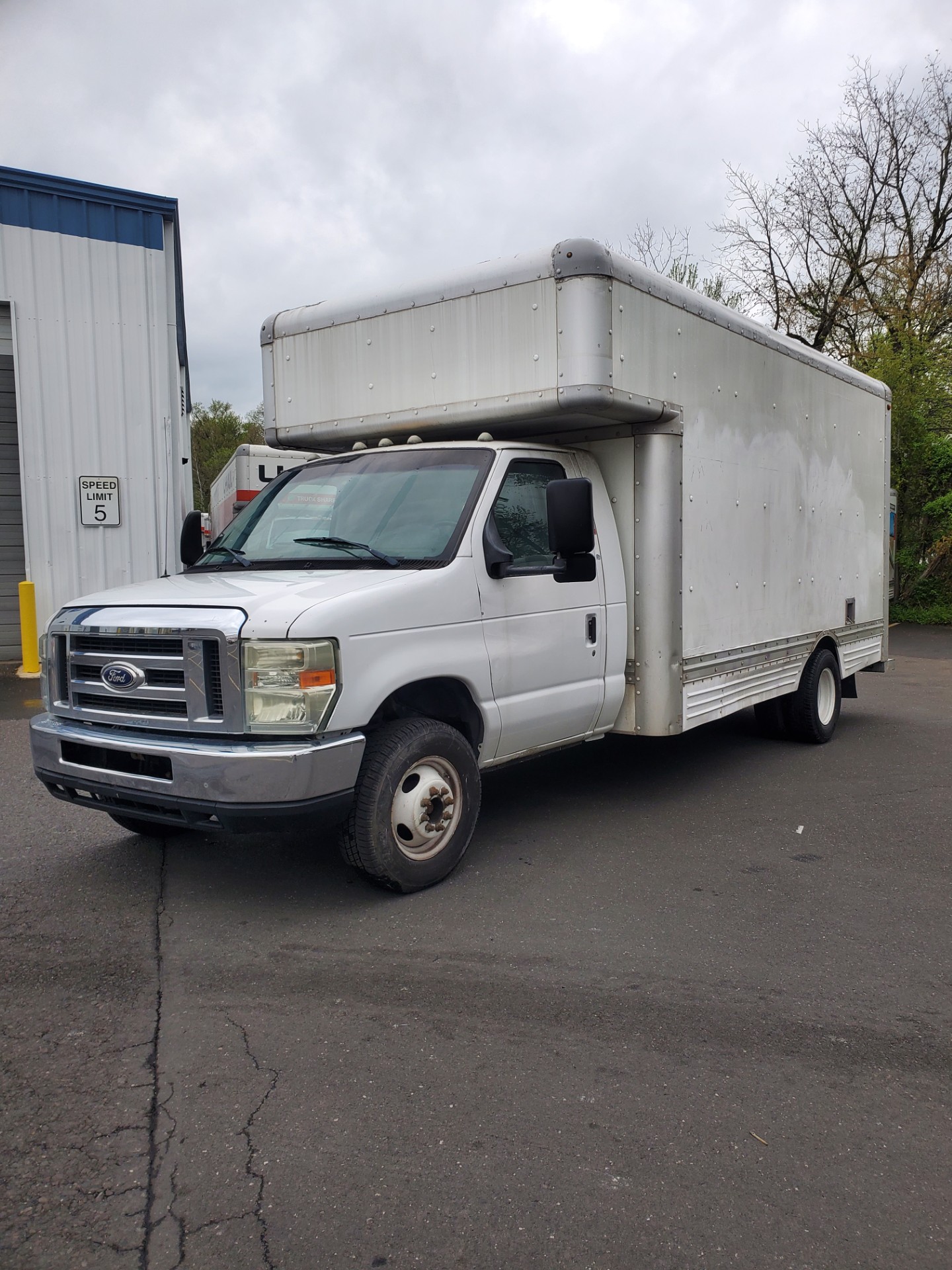 Used 2009 17 ' Box Truck for sale