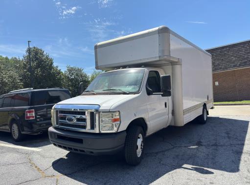 Camión con caja de 200917 ft usado a la venta