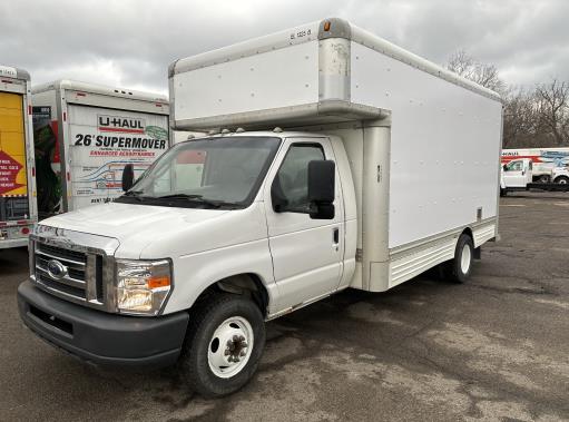 Camion usagé avec fourgon 2008 17 pi à vendre