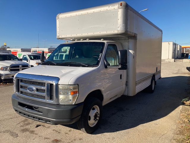 Camion usagé avec fourgon 2009 17 pi à vendre