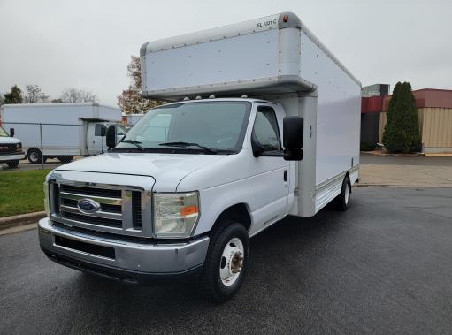 Camión con caja de 200917 ft usado a la venta