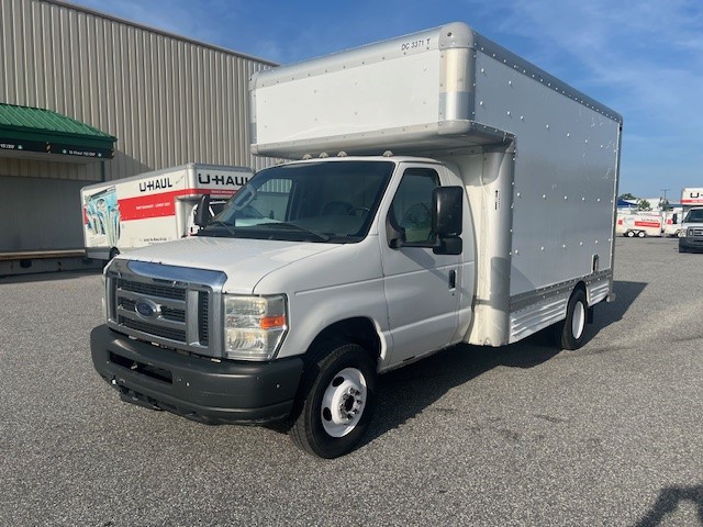 Camion usagé avec fourgon 2008 17 pi à vendre
