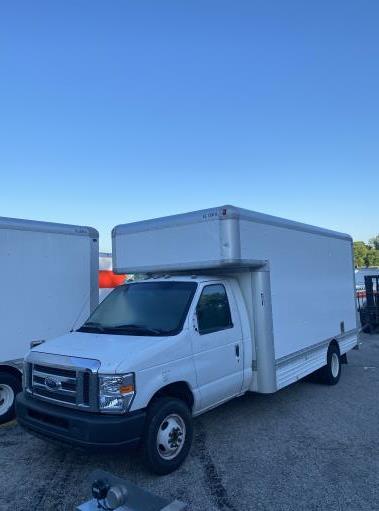 Camion usagé avec fourgon 2008 17 pi à vendre