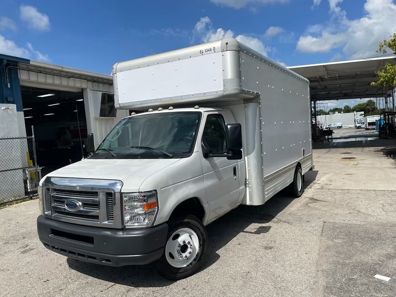 Used 2010 17 ' Box Truck for sale