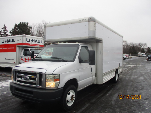 Camion usagé avec fourgon 2008 17 pi à vendre