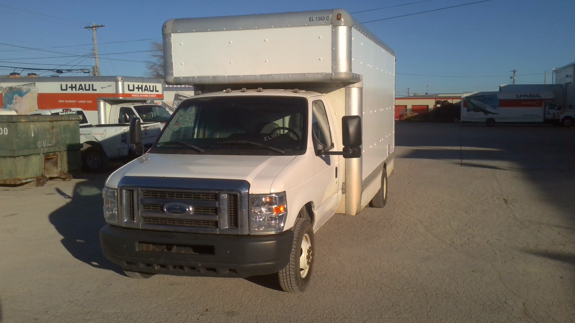 Camion usagé avec fourgon 2009 17 pi à vendre