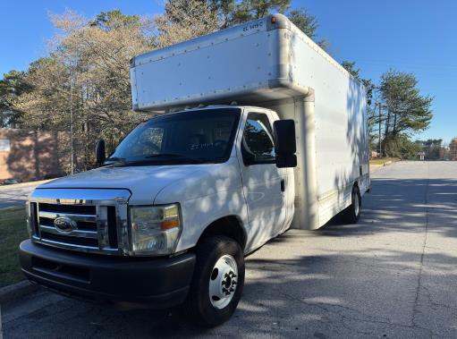 Camión con caja de 200917 ft usado a la venta
