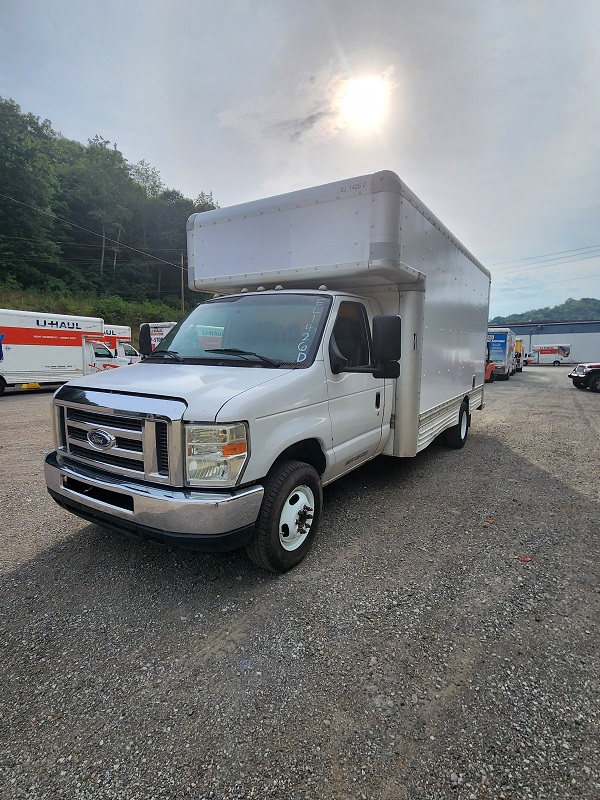 Used 2010 17 ' Box Truck for sale