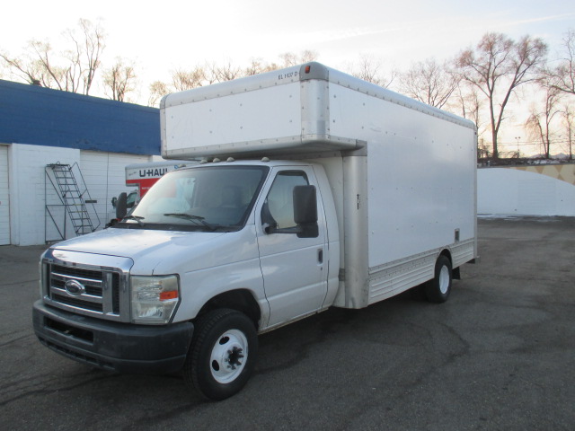 Used 2010 17 ' Box Truck for sale