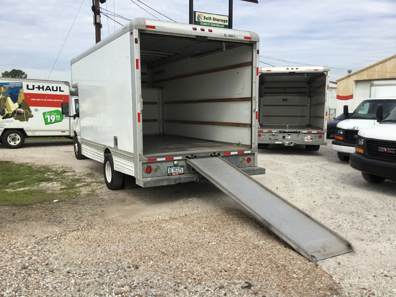 2009 17' Box Truck for Sale in Jackson, MS 39204 UHaul Truck Sales