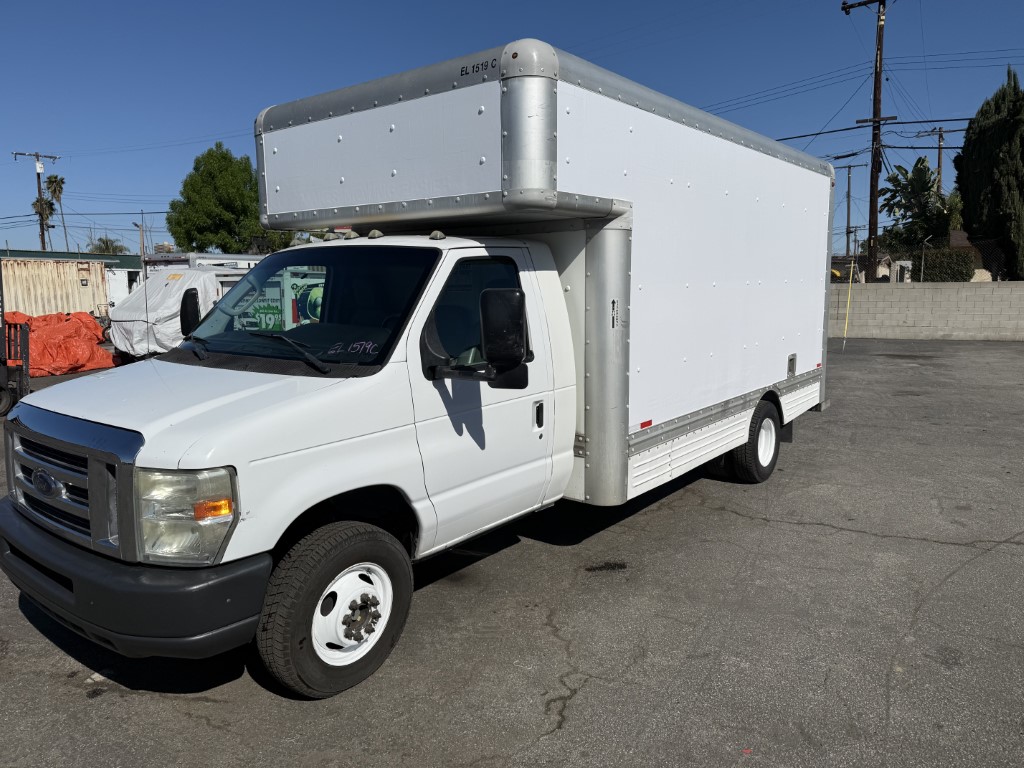 Camión con caja de 200917 ft usado a la venta