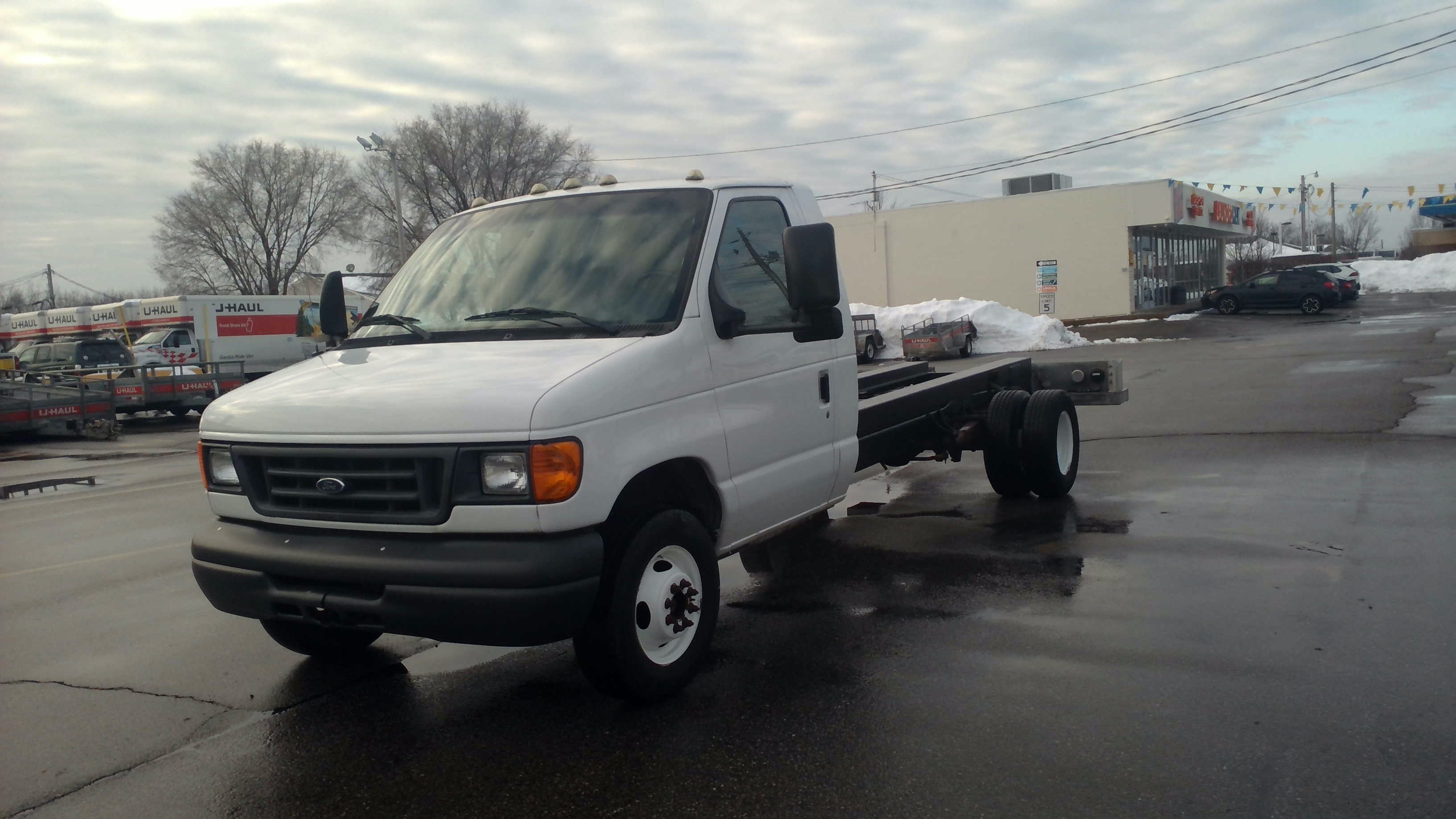2007 17' Ford E350 truck for Sale in Tilton, NH 03276 UHaul