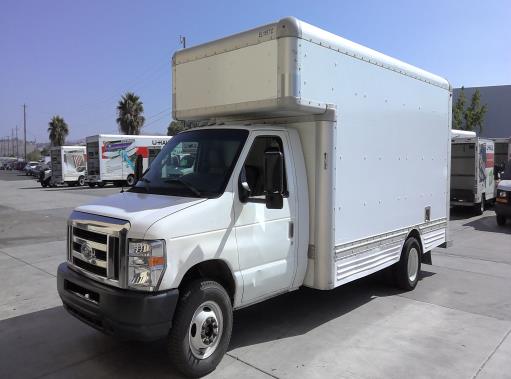 Camion usagé avec fourgon 2009 17 pi à vendre