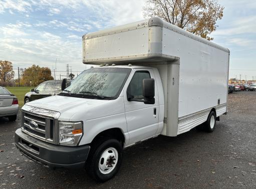 Camion usagé avec fourgon 2009 17 pi à vendre