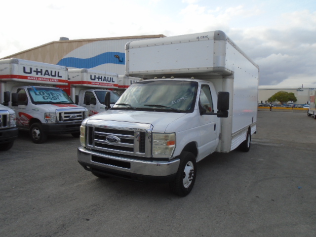 Camion usagé avec fourgon 2009 17 pi à vendre