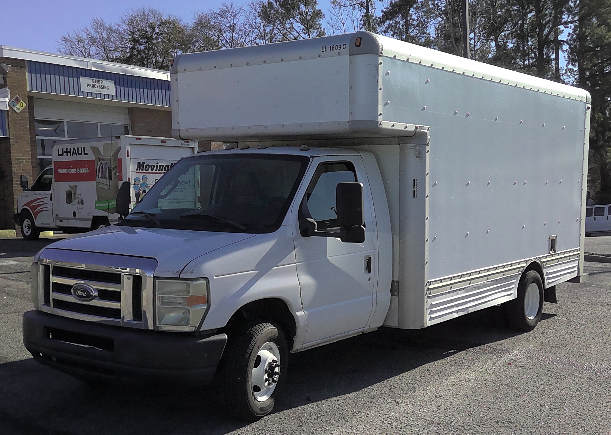 Camion usagé avec fourgon 2009 17 pi à vendre