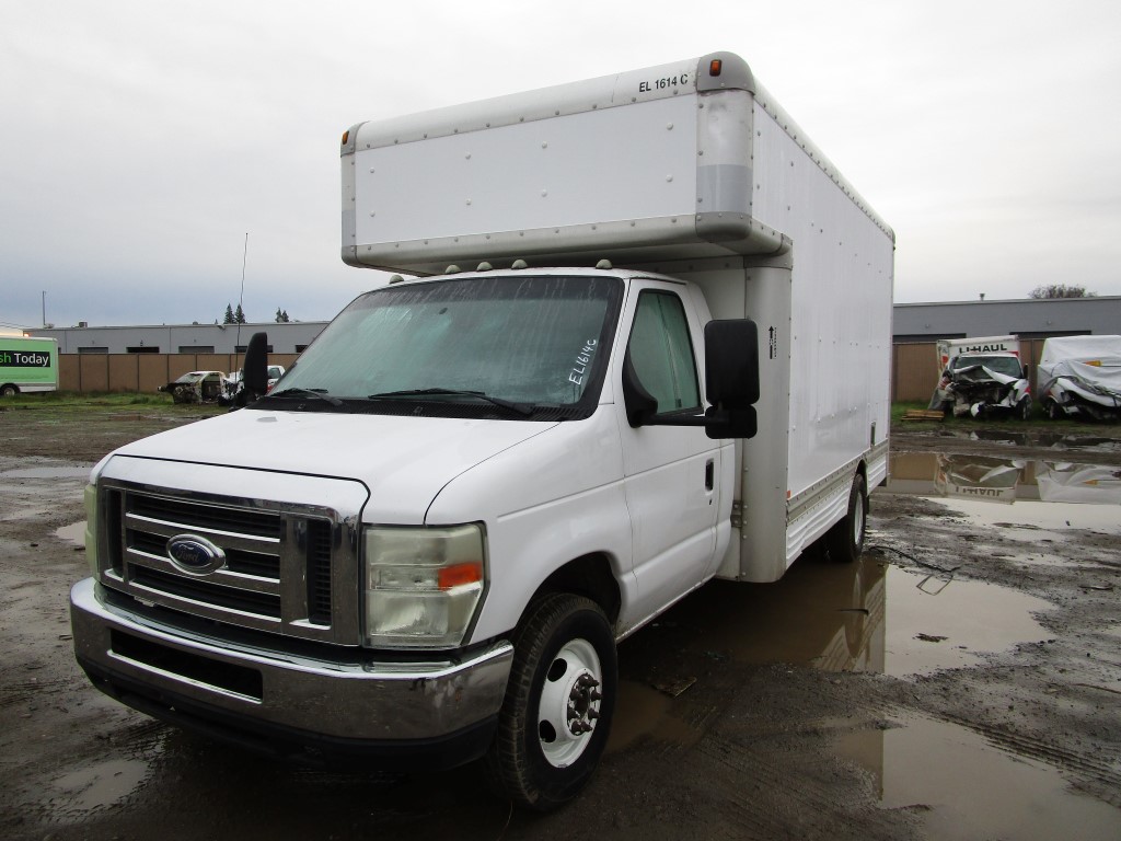 Camion usagé avec fourgon 2009 17 pi à vendre