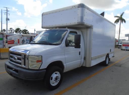 Camión con caja de 200917 ft usado a la venta