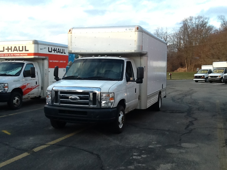 Camion usagé avec fourgon 2009 17 pi à vendre