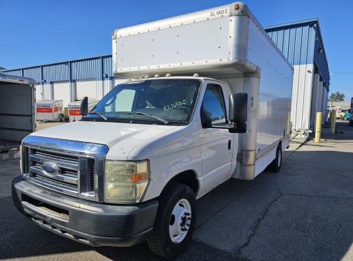 Camion usagé avec fourgon 2009 17 pi à vendre