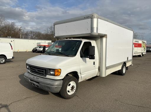 Camion usagé avec fourgon 2007 17 pi à vendre