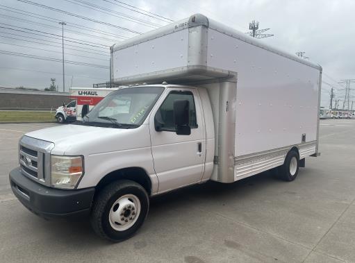 Camion usagé avec fourgon 2009 17 pi à vendre