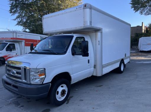 Camion usagé avec fourgon 2009 17 pi à vendre