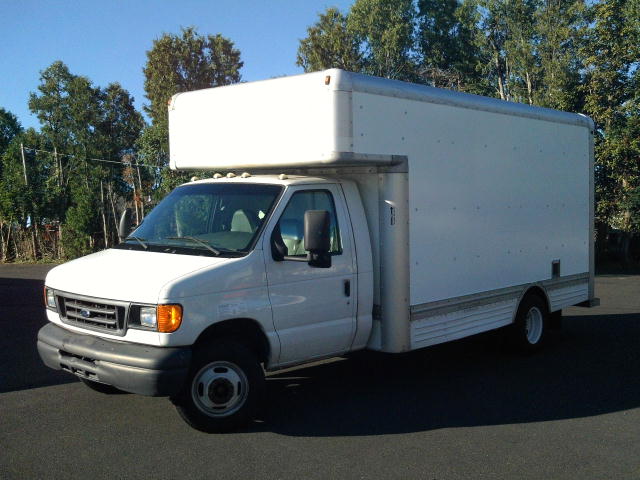 Used 2006 17 ' Box Truck for sale