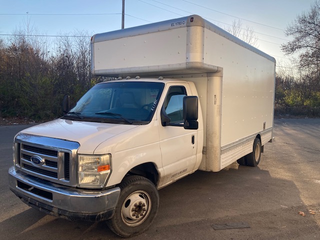 Camion usagé avec fourgon 2009 17 pi à vendre