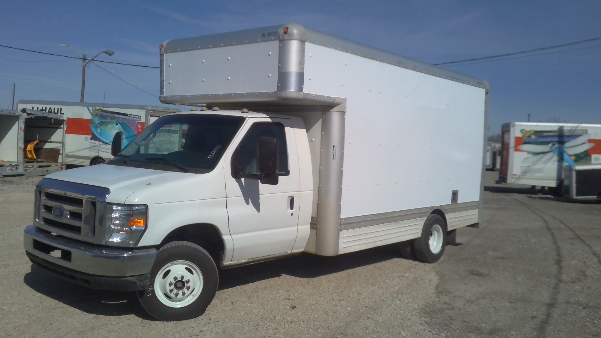 Camion usagé avec fourgon 2009 17 pi à vendre