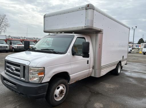 Camion usagé avec fourgon 2009 17 pi à vendre