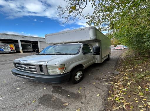 Camion usagé avec fourgon 2009 17 pi à vendre