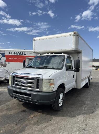 Camión con caja de 200917 ft usado a la venta