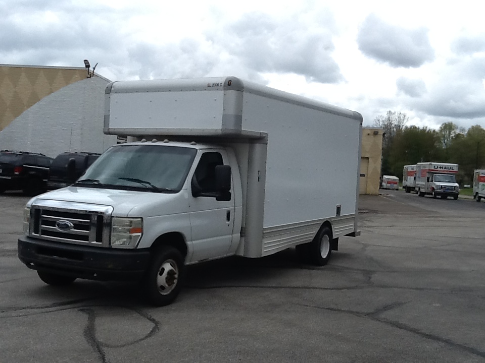 Camion usagé avec fourgon 2009 17 pi à vendre