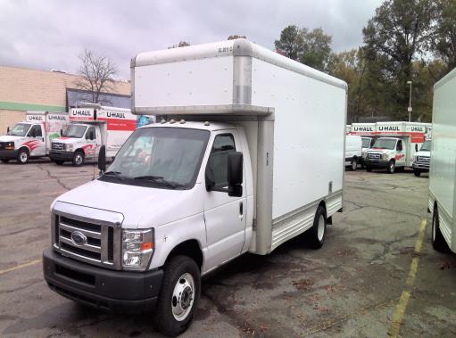 Camion usagé avec fourgon 2009 17 pi à vendre