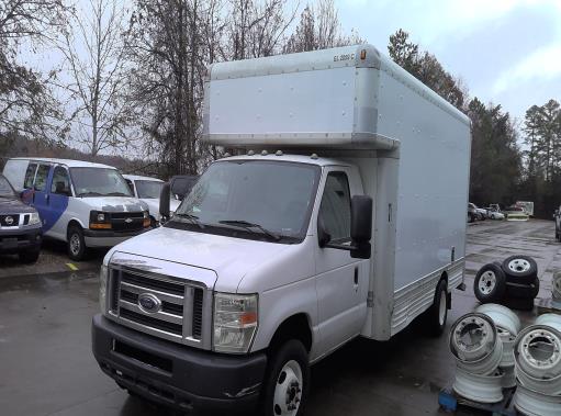 Camión con caja de 200917 ft usado a la venta