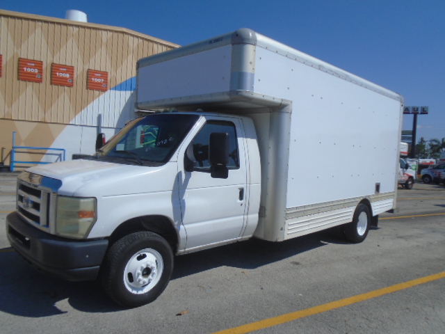 Used 2009 17 ' Box Truck for sale