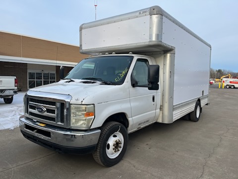 Camión con caja de 200917 ft usado a la venta