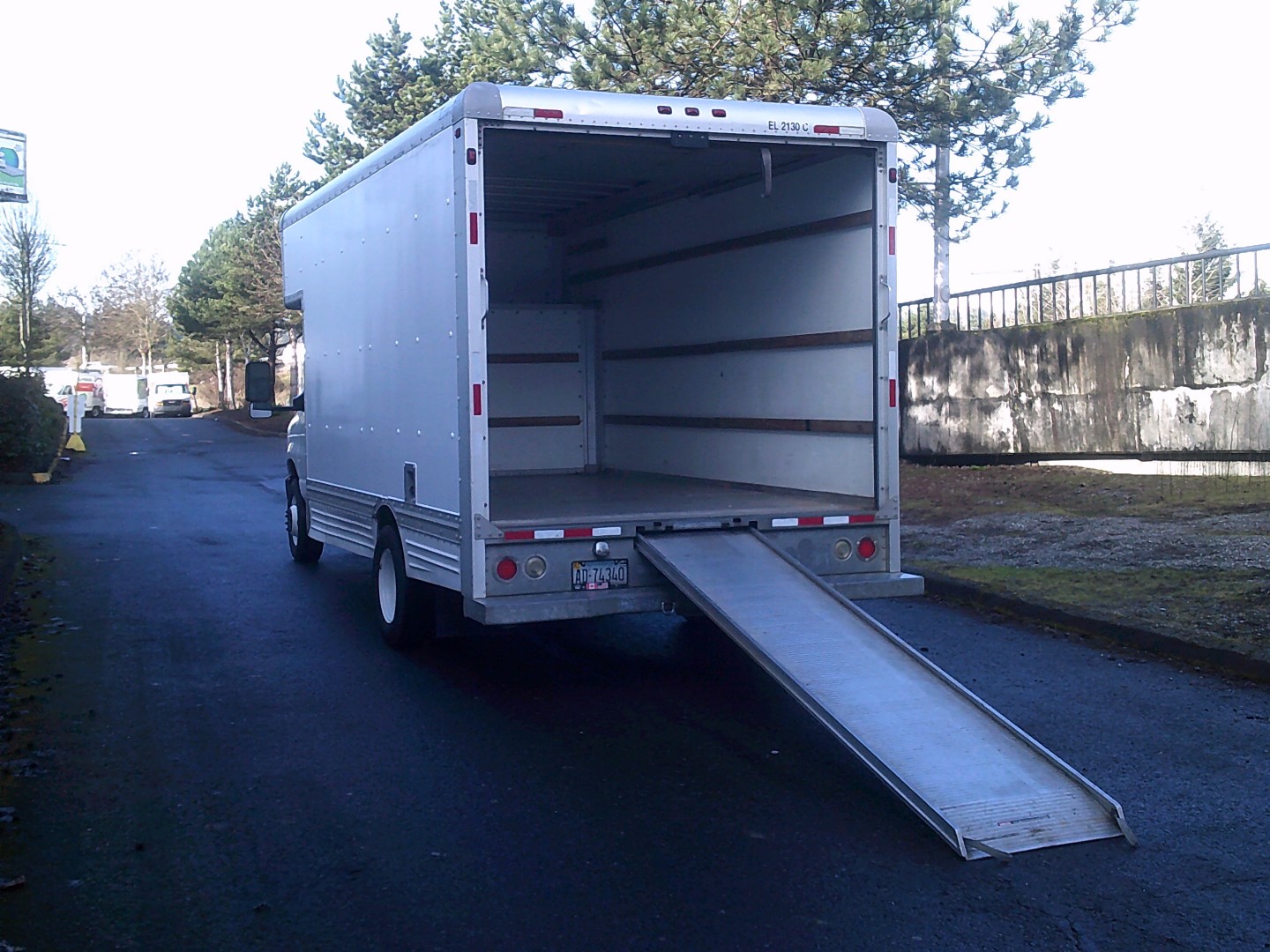 Camión con caja de 17 ft 2009 a la venta en WA 98444 UHaul