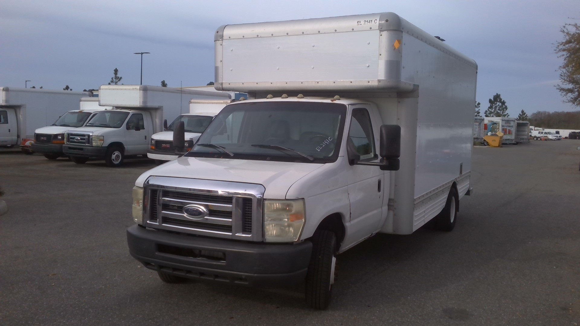 Camion usagé avec fourgon 2009 17 pi à vendre