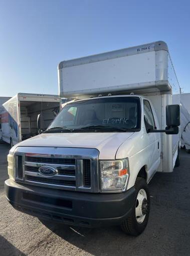 Camión con caja de 200917 ft usado a la venta