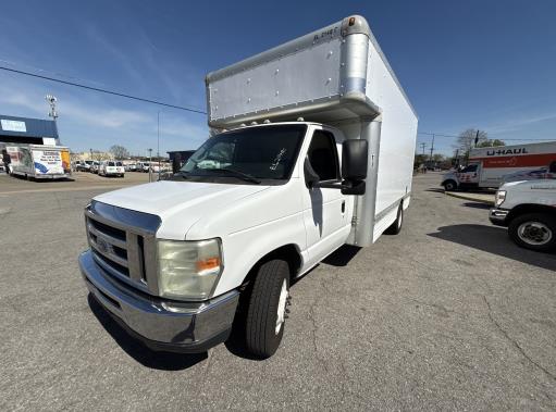 Camión con caja de 200917 ft usado a la venta
